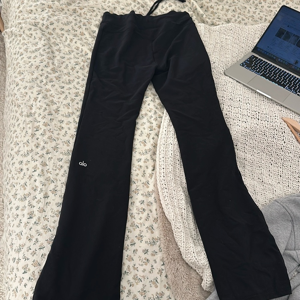 Black Sway Bootcut Alo Yoga